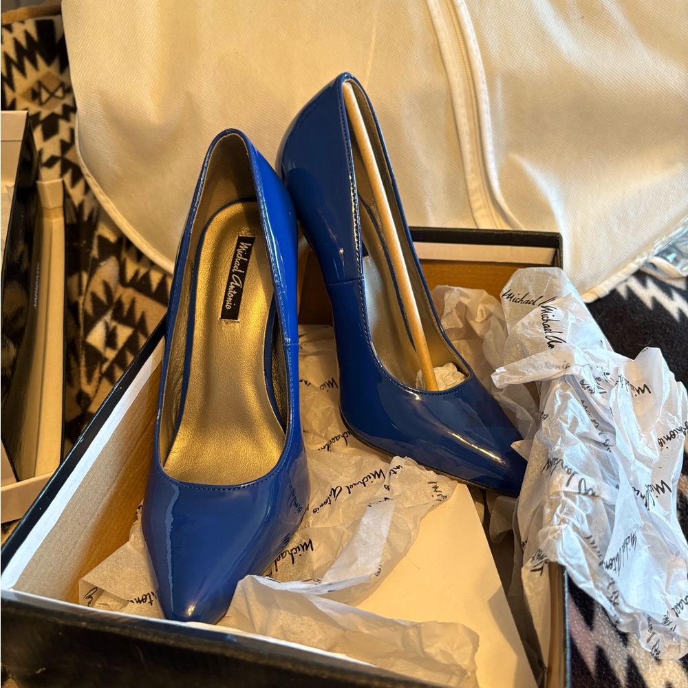 Michael Antonio Glossy Blue Heels